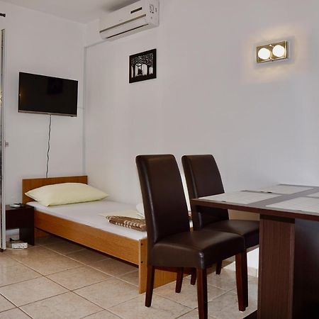 Apartments Victoria Трогир Экстерьер фото
