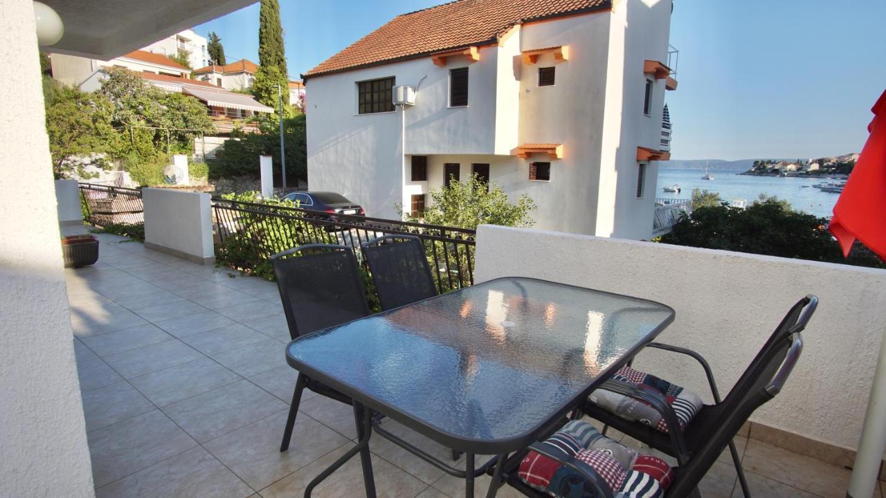 Apartments Victoria Трогир Экстерьер фото