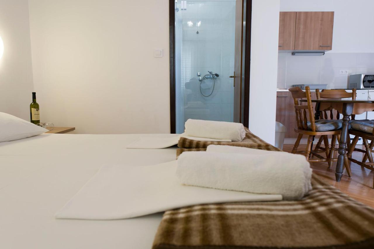 Apartments Victoria Трогир Экстерьер фото