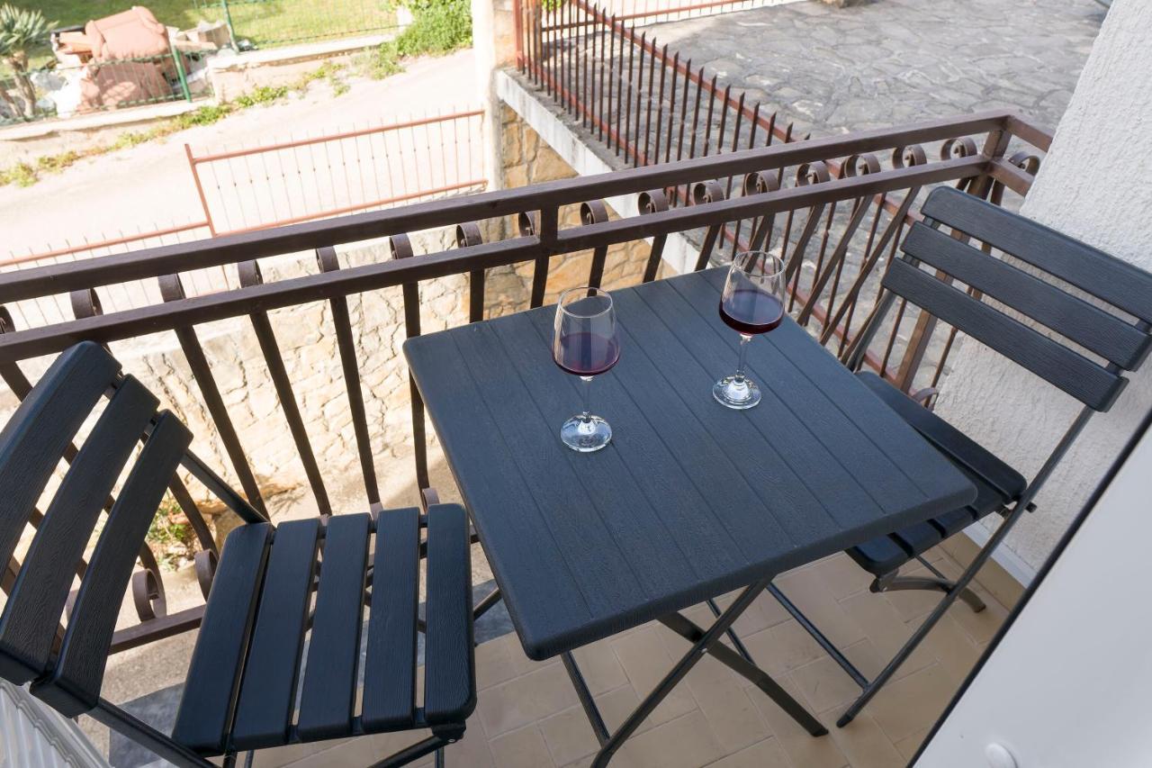 Apartments Victoria Трогир Экстерьер фото