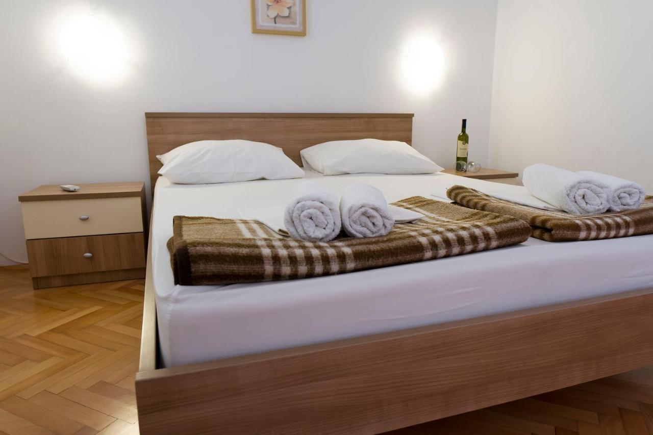 Apartments Victoria Трогир Экстерьер фото