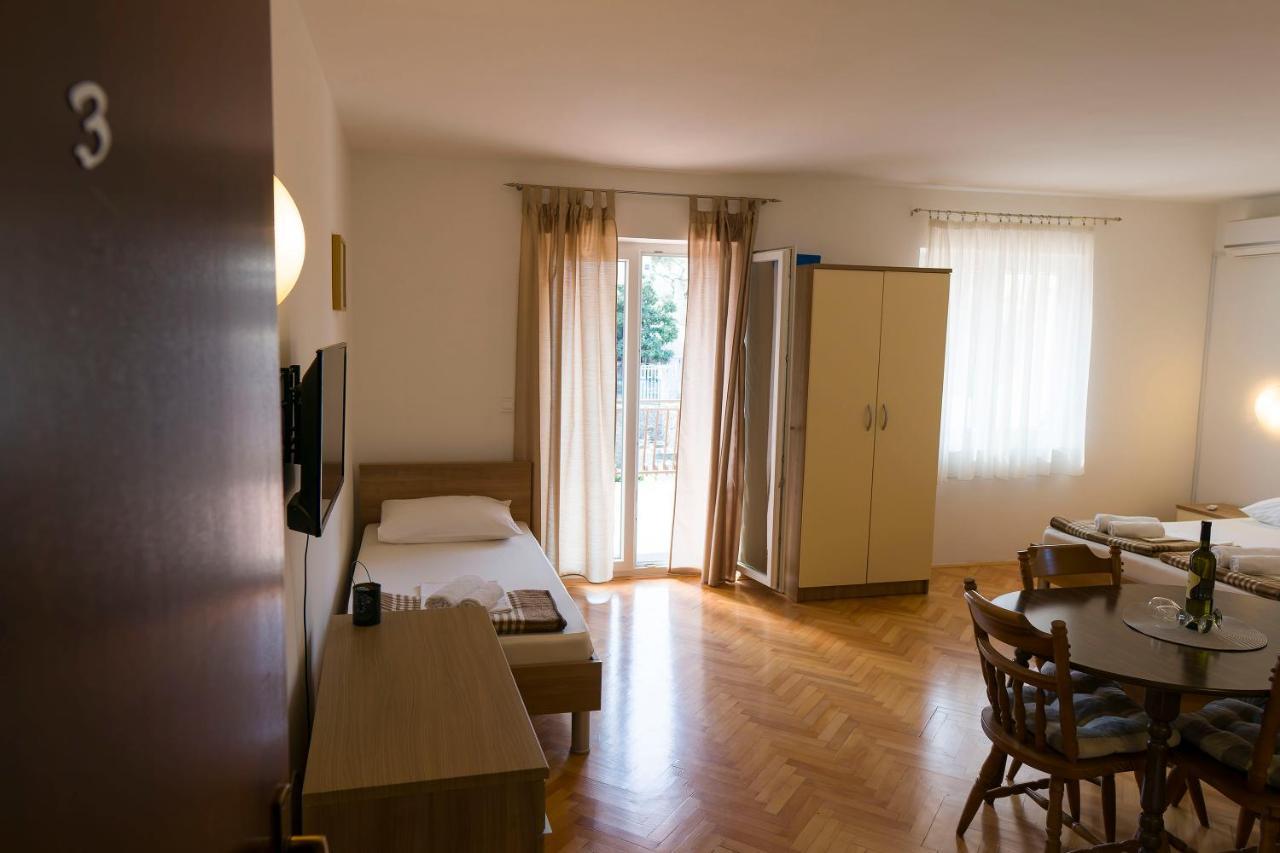 Apartments Victoria Трогир Экстерьер фото
