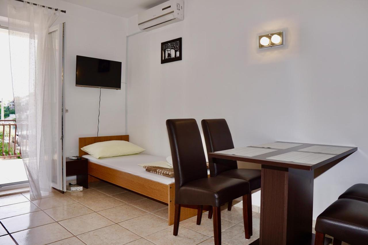 Apartments Victoria Трогир Экстерьер фото