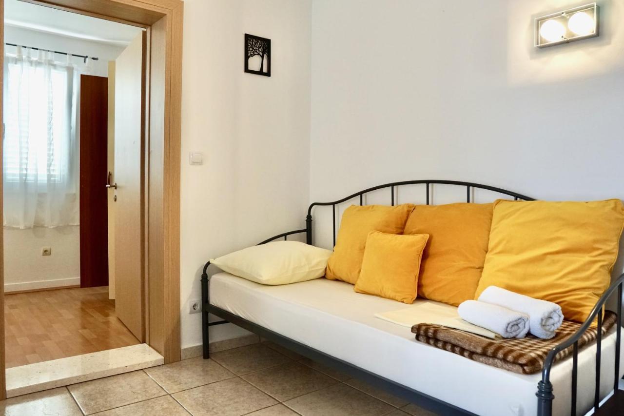 Apartments Victoria Трогир Экстерьер фото