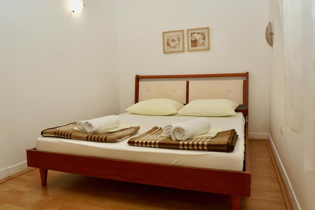 Apartments Victoria Трогир Экстерьер фото