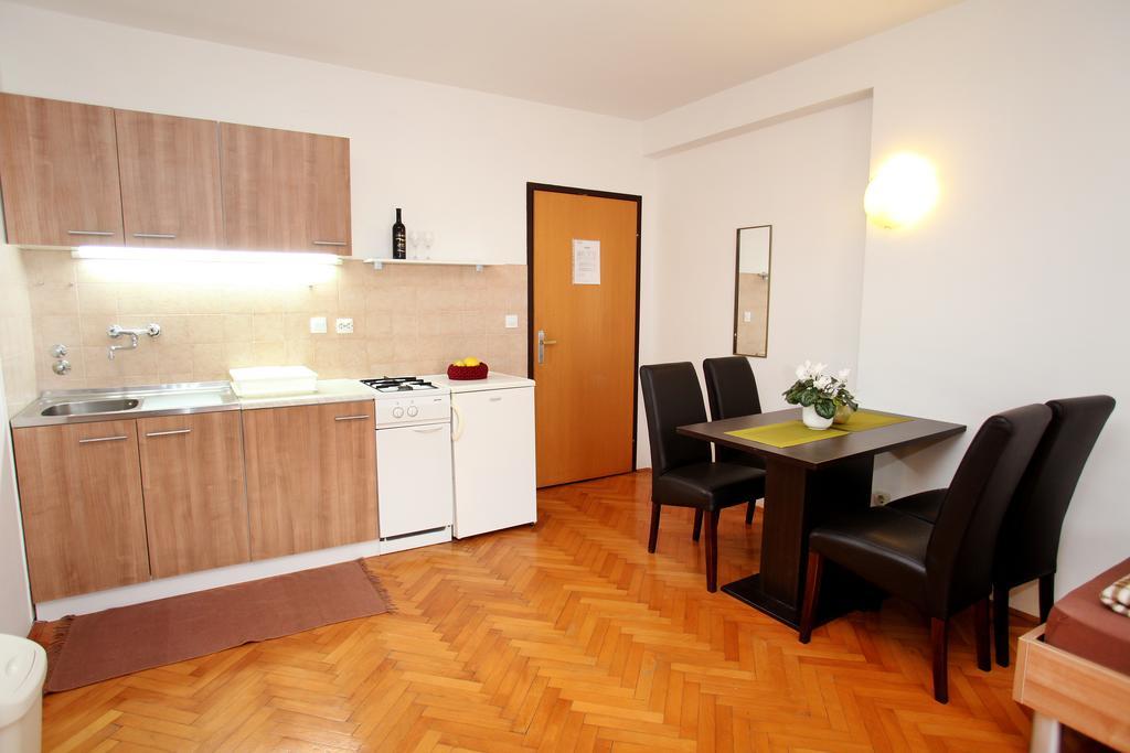 Apartments Victoria Трогир Экстерьер фото