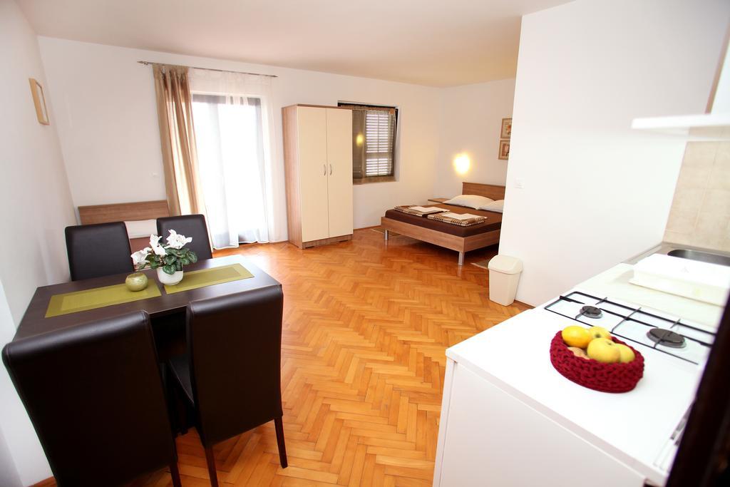 Apartments Victoria Трогир Экстерьер фото