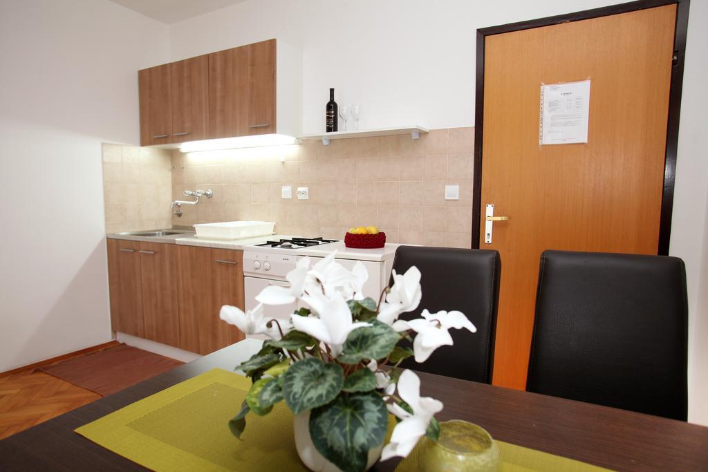 Apartments Victoria Трогир Экстерьер фото